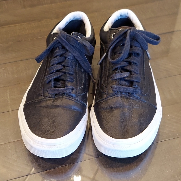 Vans Leather Low Top Old Skool Shoe - Picture 2 of 10